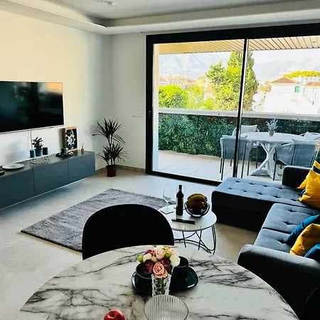 Jade Luxury In A Brand New Exclusive Complex With Mountain And Seaview, 100 Metres From Beach, Free Private Parking * Fuengirola