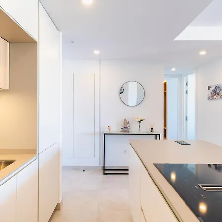 公寓 Jade Luxury In A Brand New Exclusive Complex With Mountain And Seaview, 100 Metres From Beach, Free Private Parking
