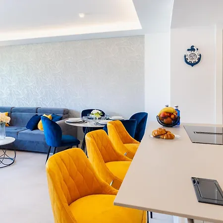Jade Luxury In A Brand New Exclusive Complex With Mountain And Seaview, 100 Metres From Beach, Free Private Parking * 丰希罗拉