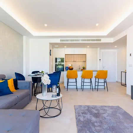 Jade Luxury In A Brand New Exclusive Complex With Mountain And Seaview, 100 Metres From Beach, Free Private Parking 丰希罗拉